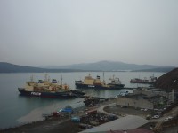 Ледоколы "Адмирал Макаров", "Красин", "Капитан Хлебников" в пасмурном Владивостоке. 10.04.2010 г.